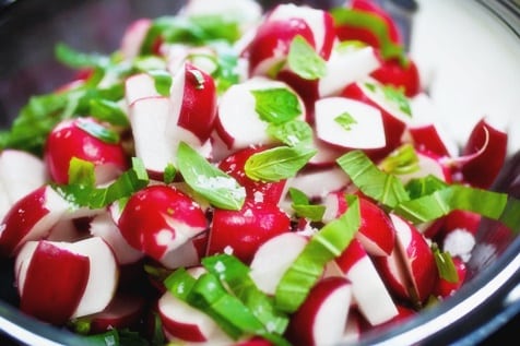 Kırmızı Turp Yaprağı Salatası – Kırmızı Turp  Tarifi Yapılışı