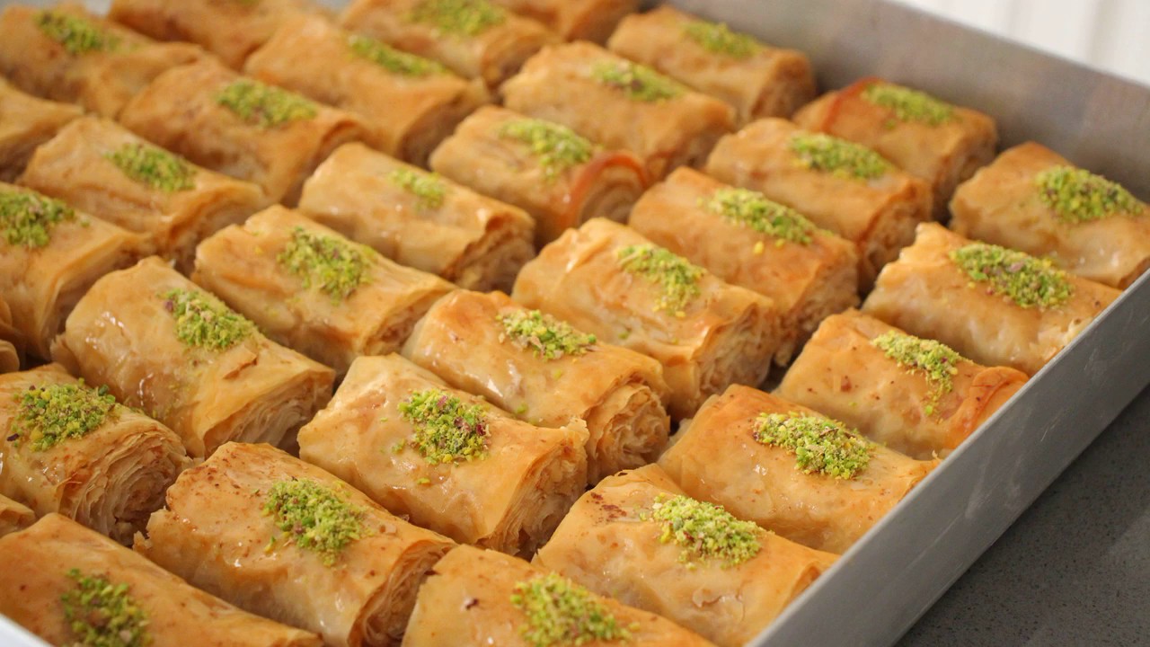 İrmik Kaymağı İle Cevizli Burma Baklava